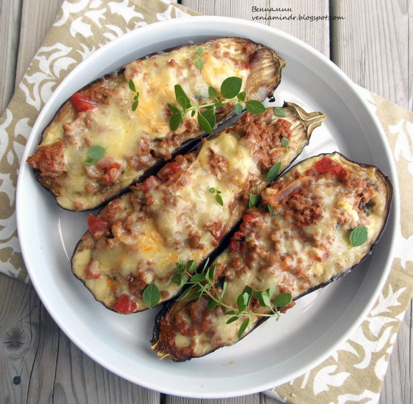 Баклажаны с помидорами и сыром