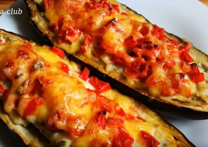 Баклажаны запечённые с фаршем и сыром и помидорами