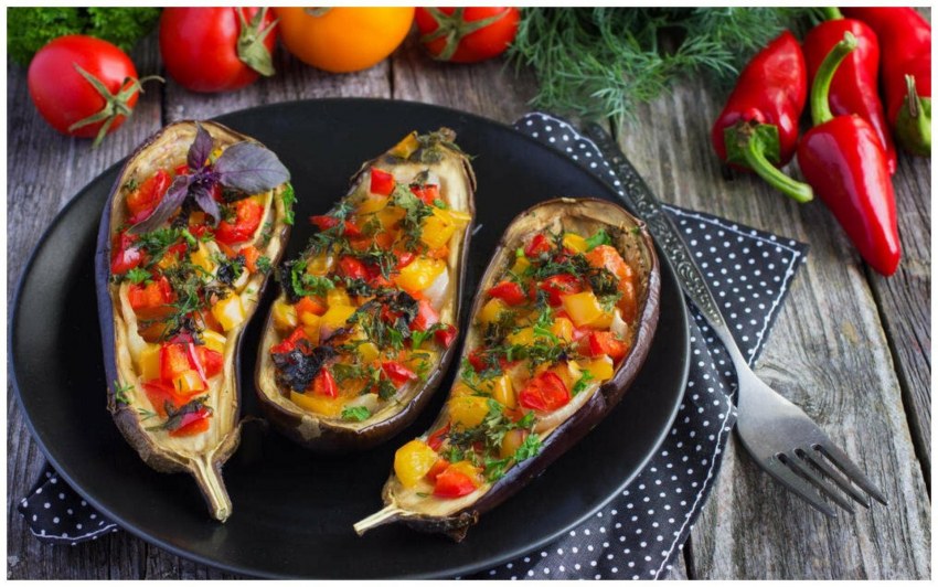 Синенькие баклажаны фаршированные овощами