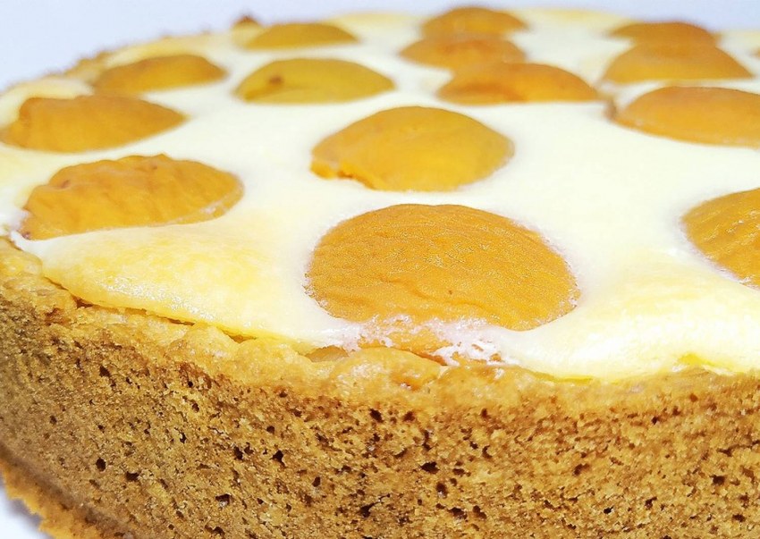 Пирог с абрикосами свежими