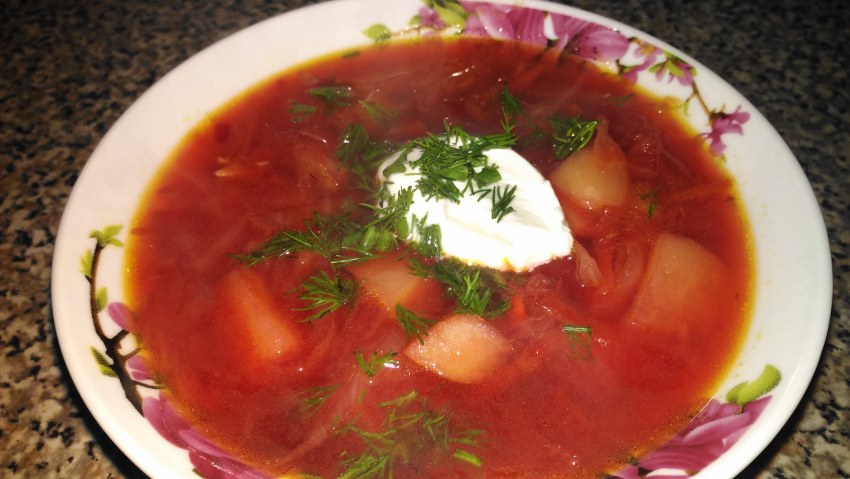 Борщ с фасолью и свининой в мультиварке