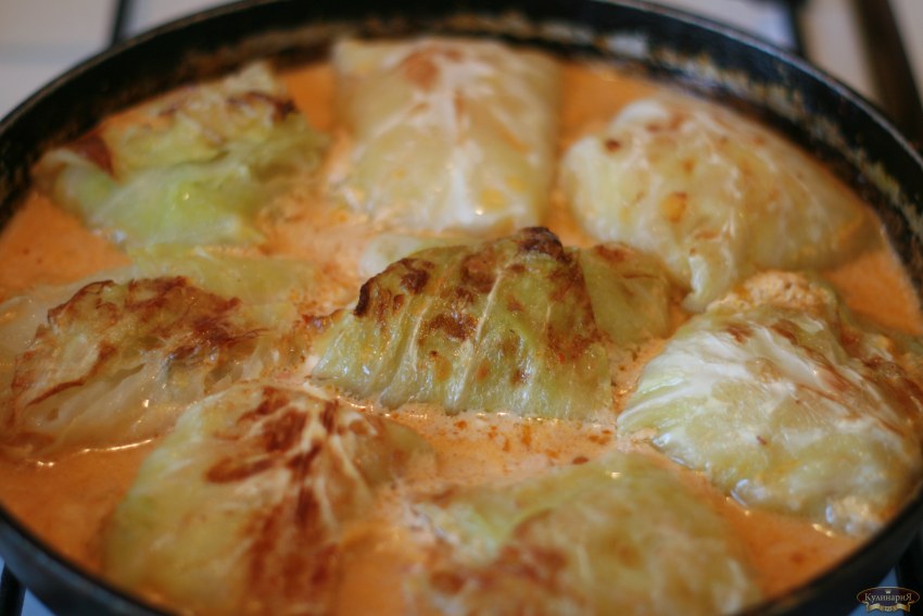 Голубцы в томатно-сметанном соусе