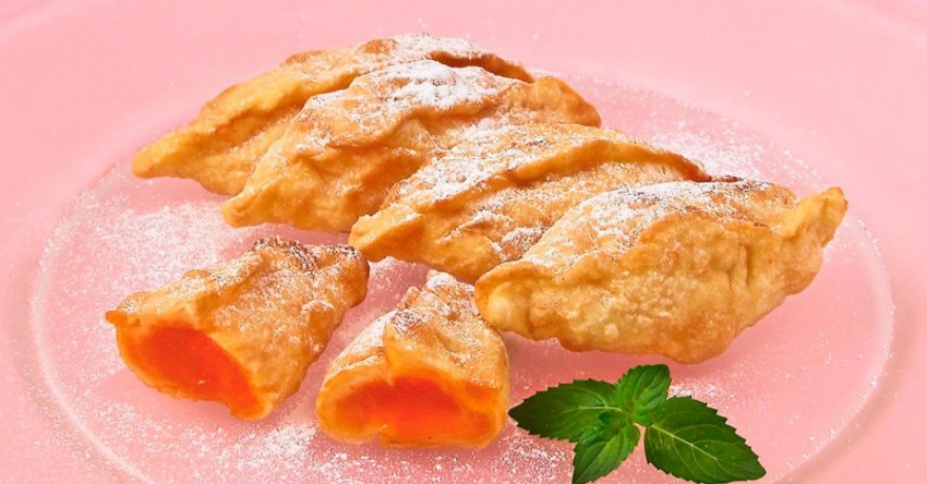 Жареные пирожки с повидлой