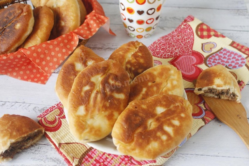 Жареные пирожки с конфитюром