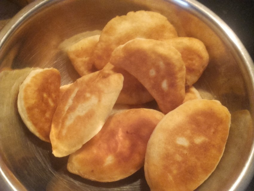 Продолговатые пончики с повидлом