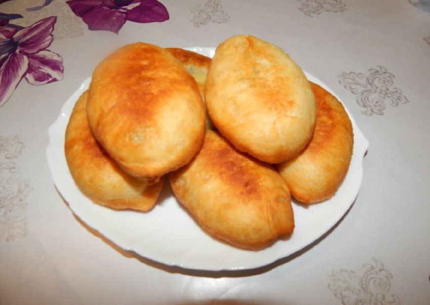 Пирожки с яблочным повидлом