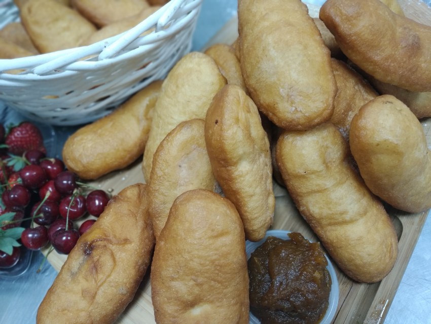 Пирожки с яблочным повидлом жареные