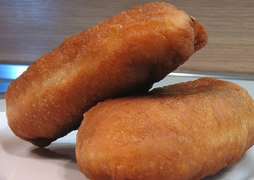 Жареные пирожки в корзинке