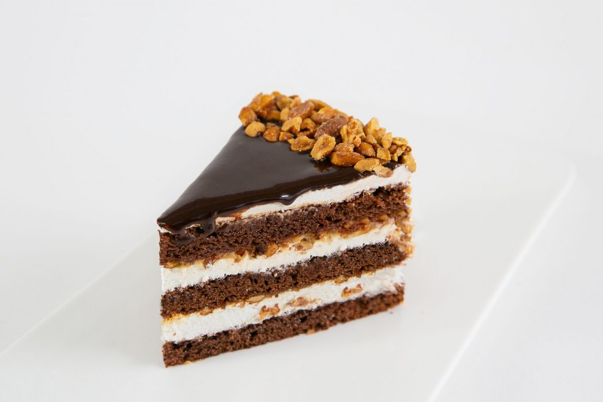 Торт Сникерс с кремом чиз