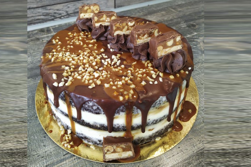 Торт бисквитный Сникерс