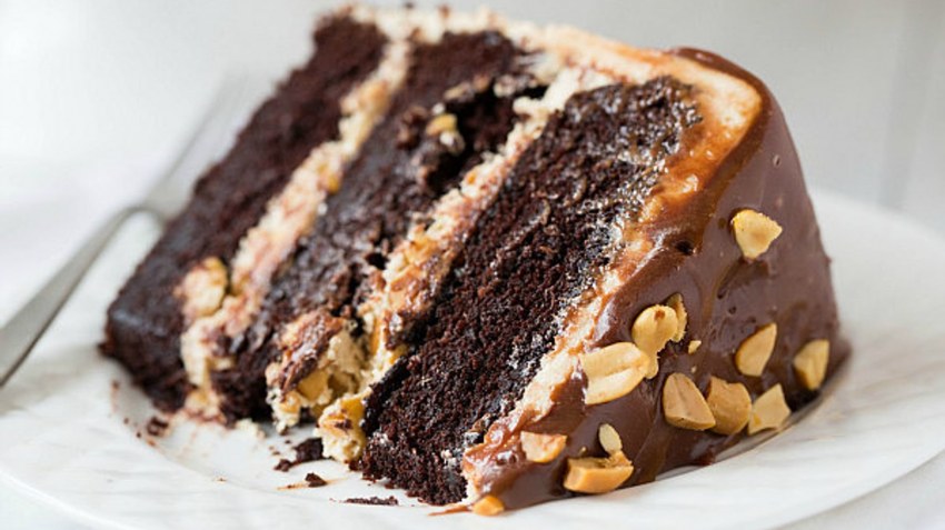 Торт Сникерс с кремом чиз