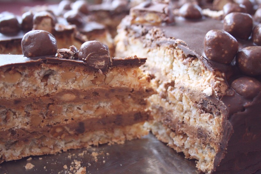 Бенто торт Сникерс