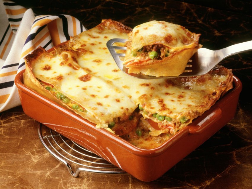 Лазанья с фаршем и бешамель