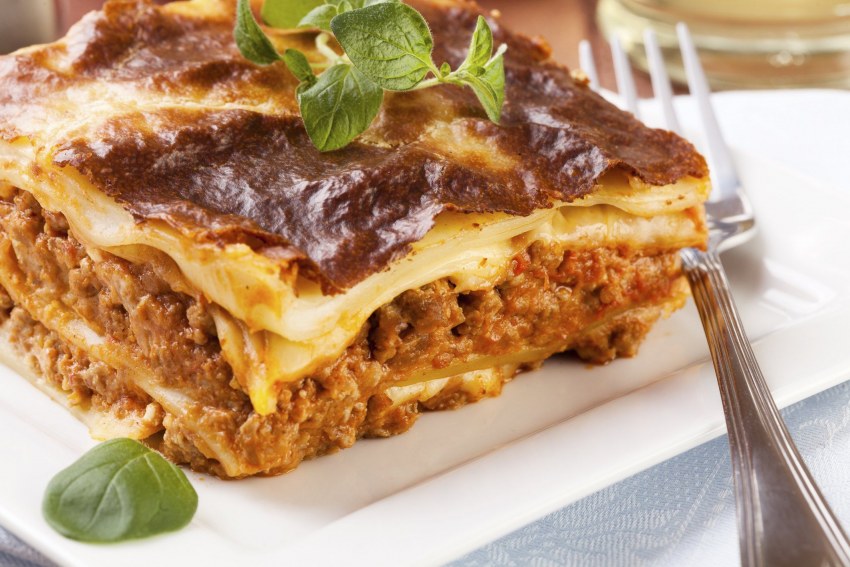 Простая лазанья с фаршем и творогом