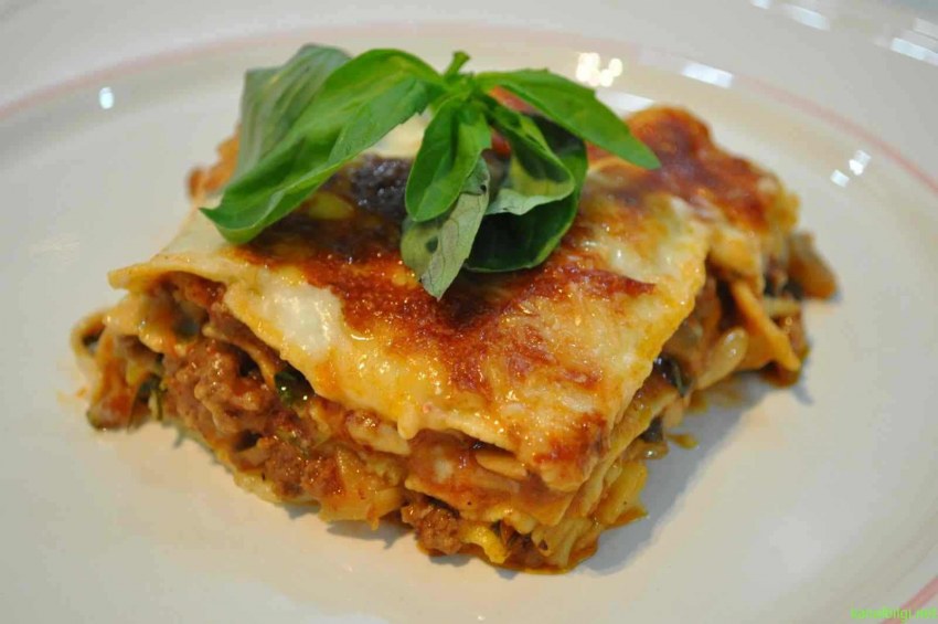 Лазанья из лаваша с соусом бешамель