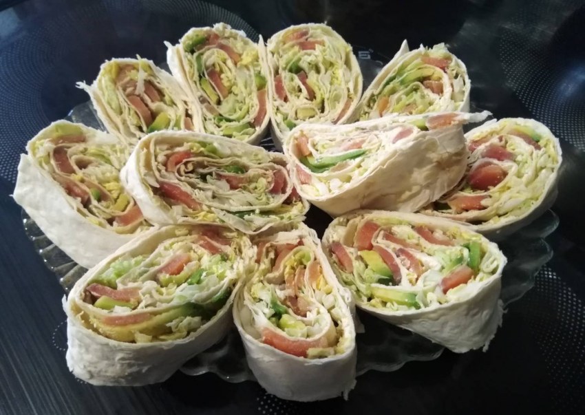 Крабовый салат в лаваше