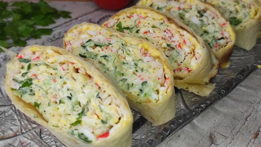 Лаваш с крабовыми палочками и сыром и яйцом