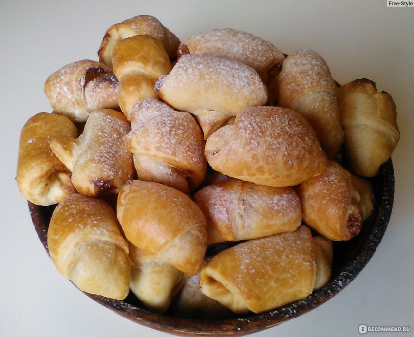 Дрожжевые рогалики с повидлом