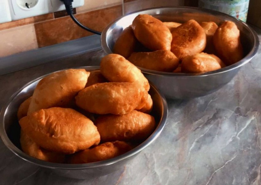 Дрожжевые пирожки жареные в масле