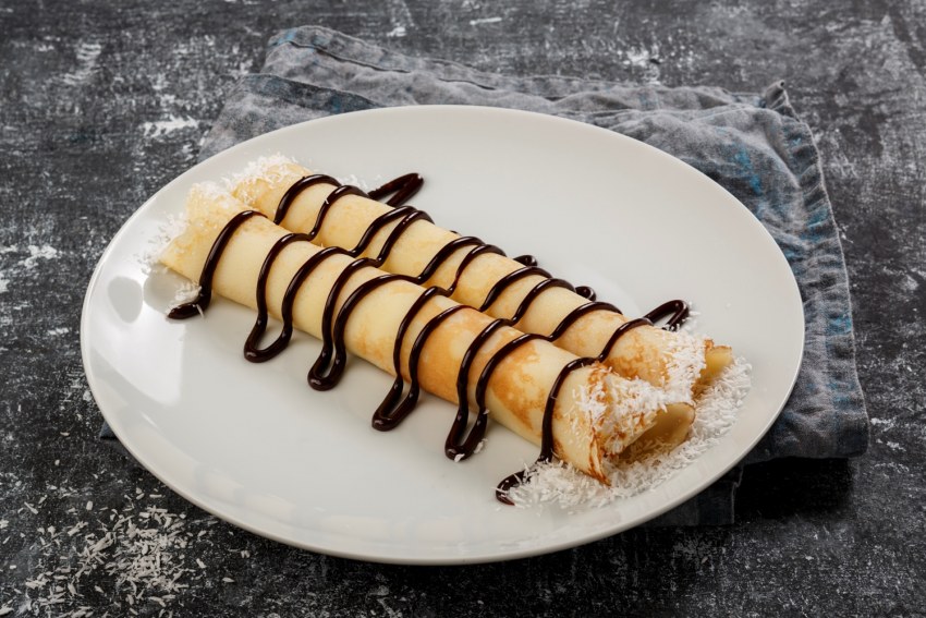 Карамельные блинчики с яблоками