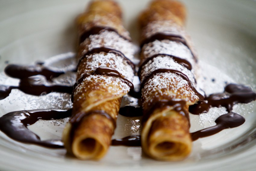 Блины с клубничным вареньем