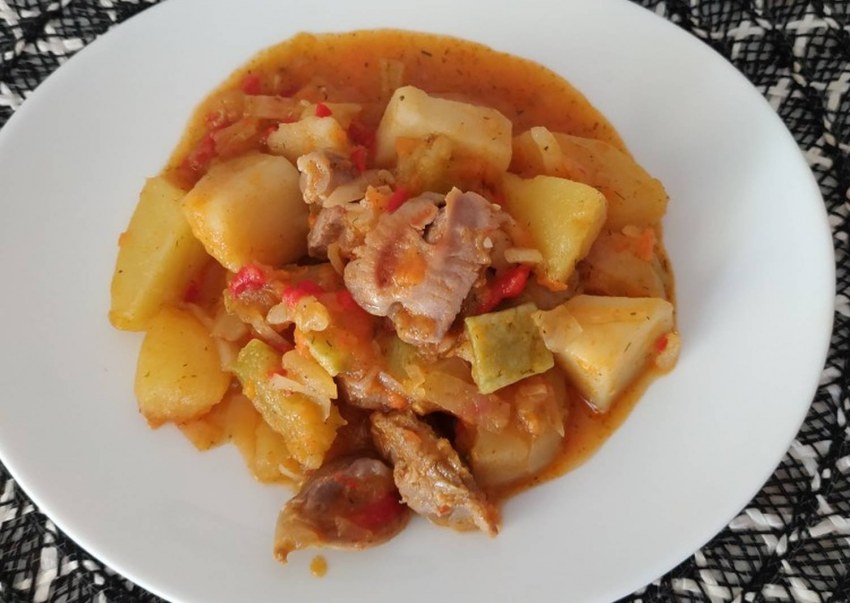 Картофель тушеный с курицей