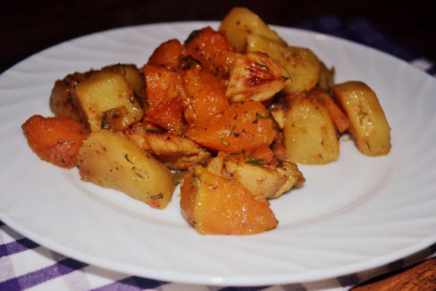 Курица тушеная с овощами