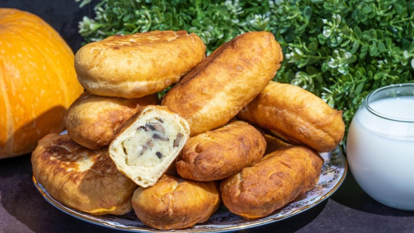 Пирожок с картофелем и грибами