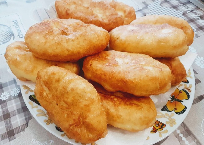 Жареные пирожки с сыром на сковороде