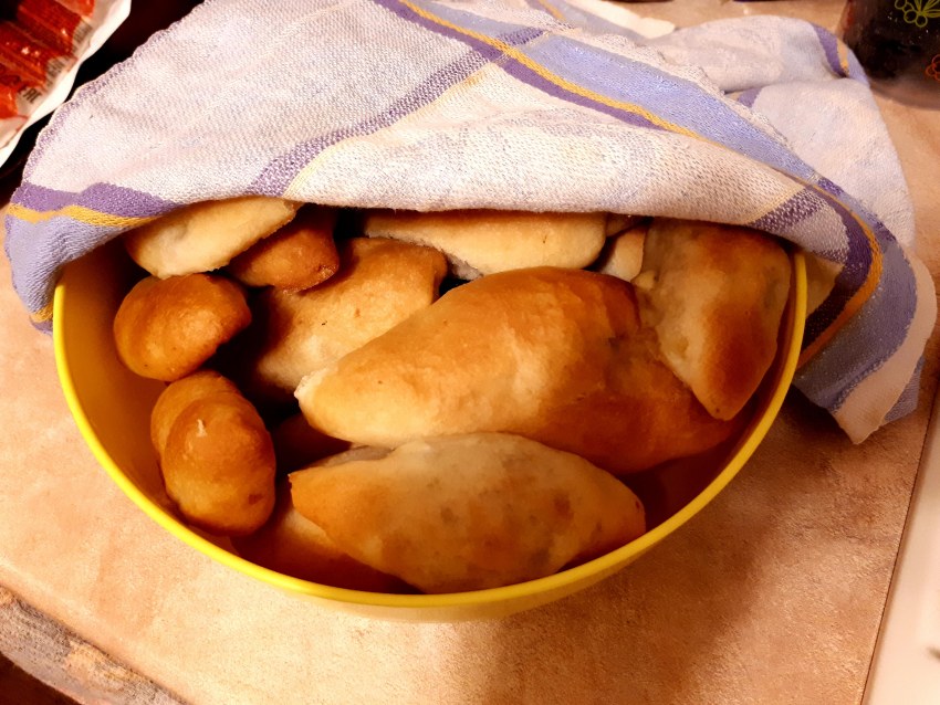 Пирожок с картофелем и грибами