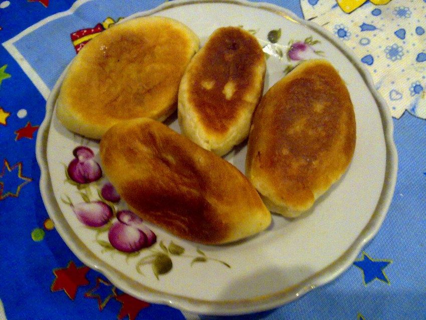 Пирожки жареные треугольники