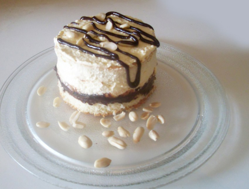 Наполеон посыпанный кокосовой стружкой