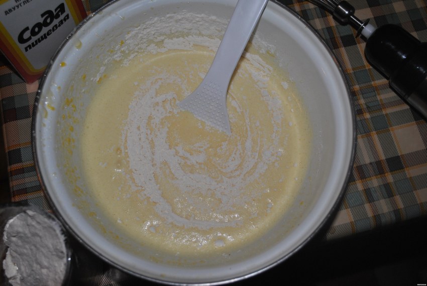 Торт без выпечки из печенья и сметаны и сгущенки