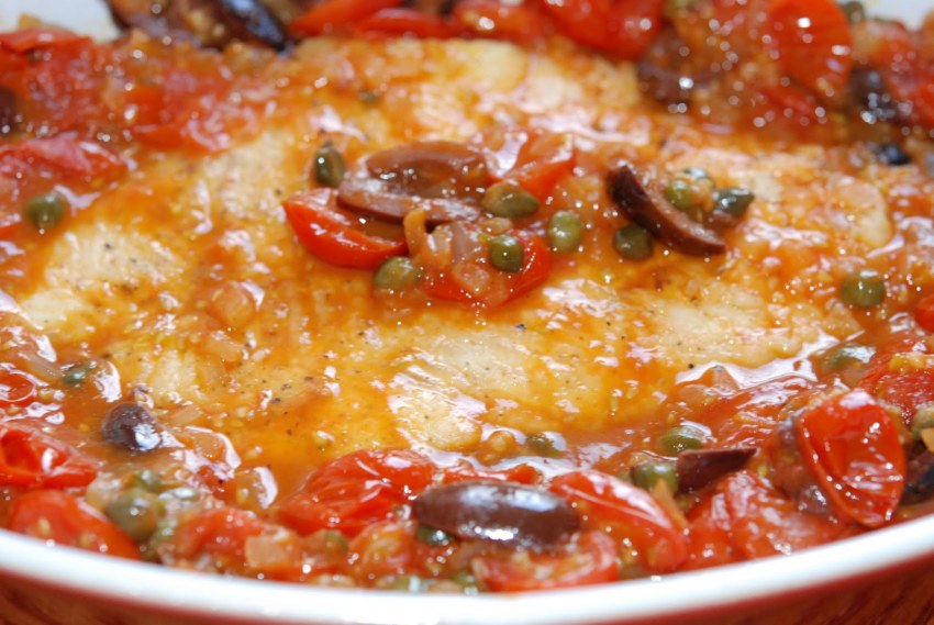 Камбала с томатами