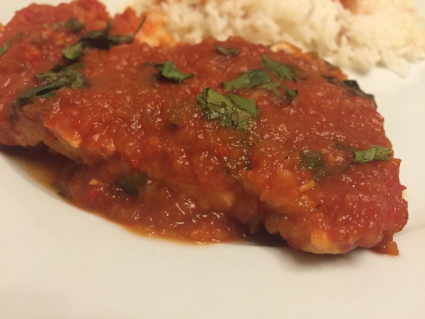 Камбала в томатном соусе с морковью и луком