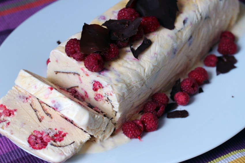 Семифредо из рикотты с малиной