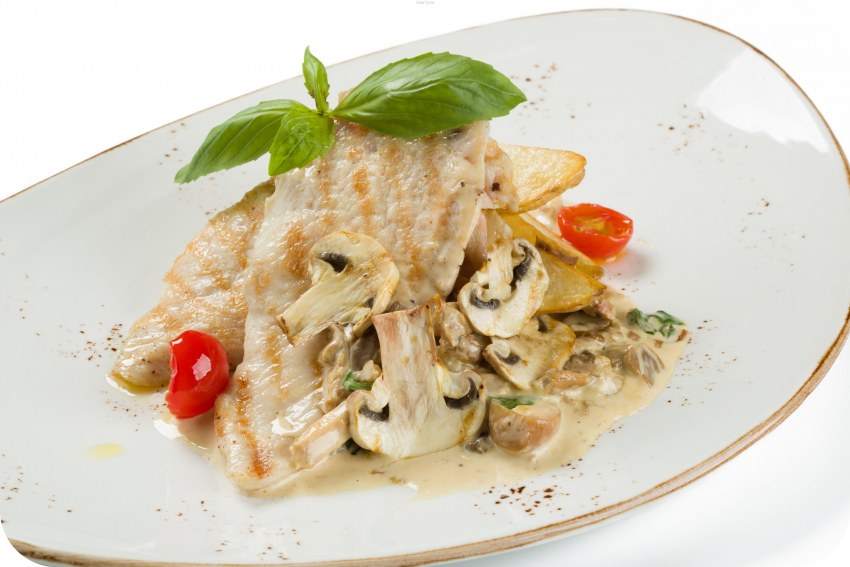 Куриная грудка с грибами в сливочном соусе