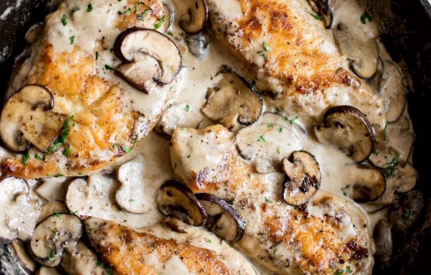 Курица с грибами в сливочном соусе