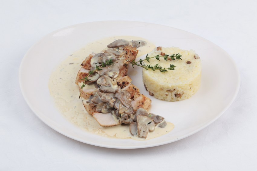 Куриная грудка с шампиньонами