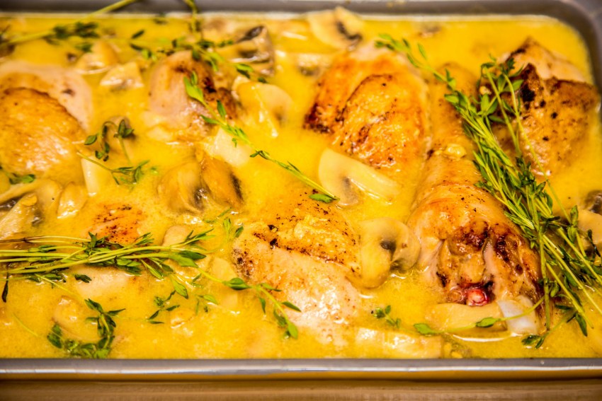 Куриное филе с шампиньонами в сливках