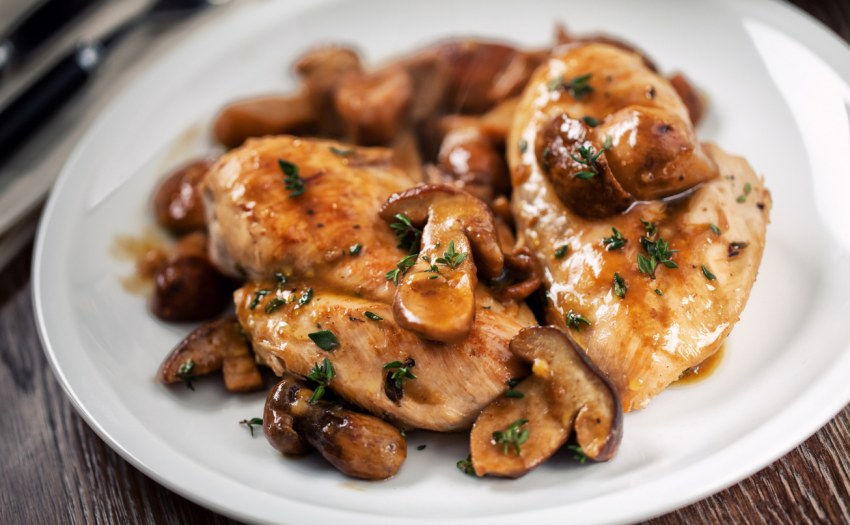 Куриное фрикасе в сливочном соусе