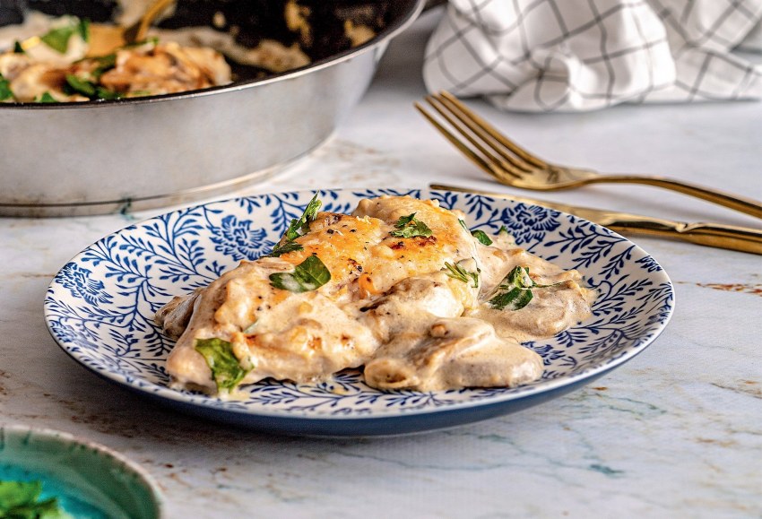 Курица с грибами в сметане