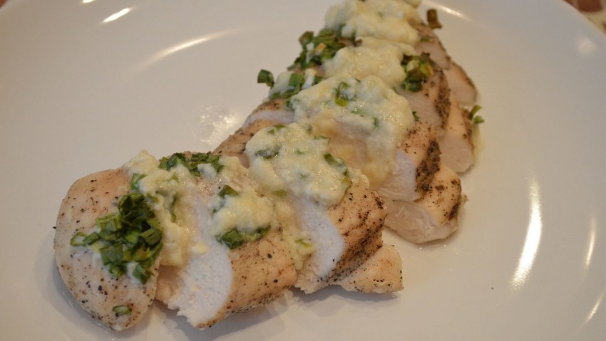 Язык с грибами в сливочном соусе