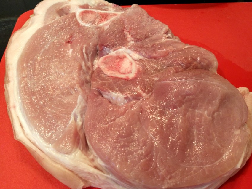 Свинина на кости с зеленью