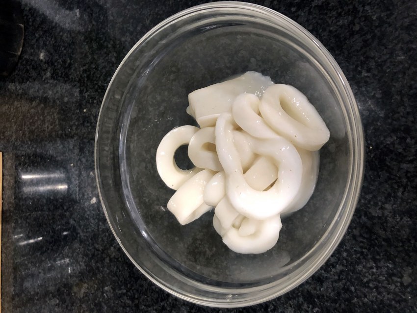 Яичница в кольцах кальмара