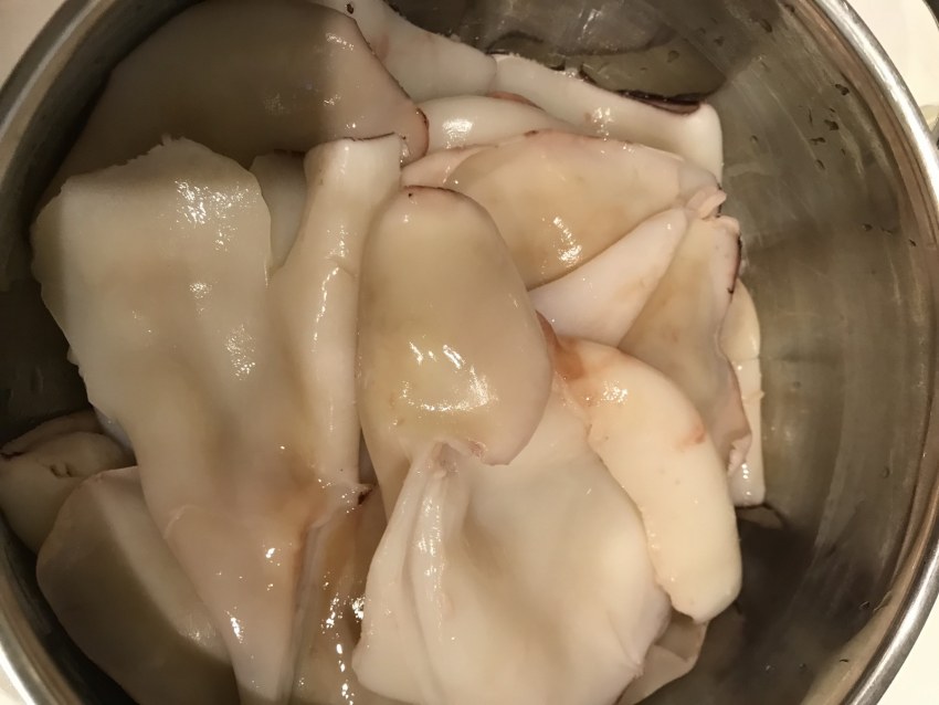 Салат с горбушей и луком