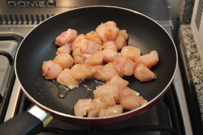 Куриное филе на сковороде