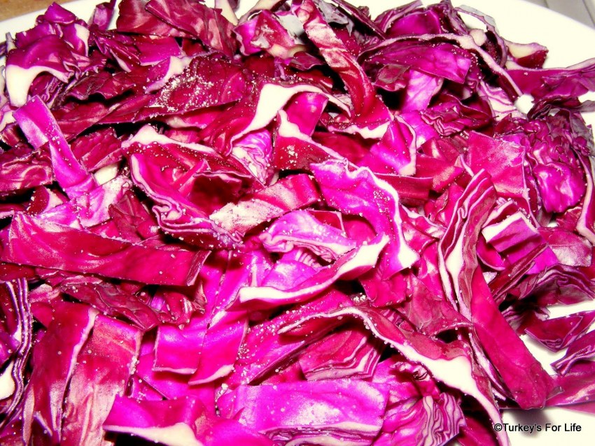 Салат с квашеной капустой и свеклой