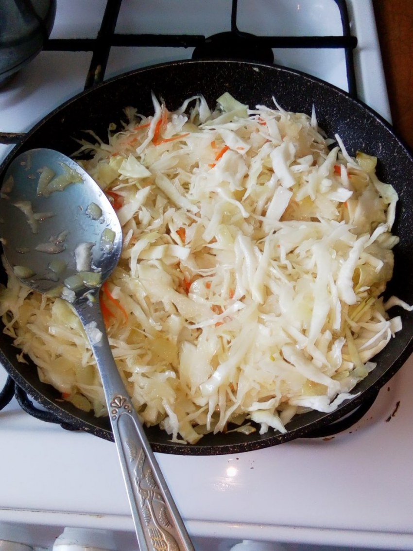 Жареная капуста на сковороде