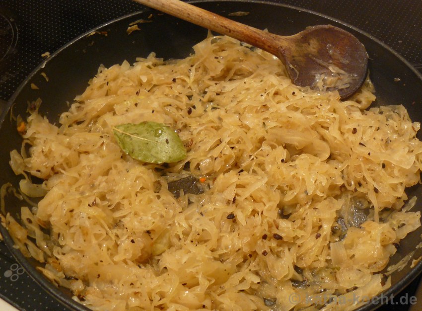 Жареная морковь с луком